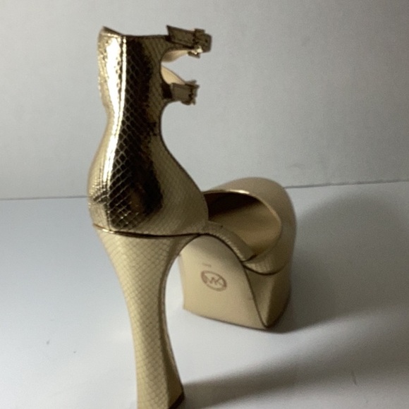 Elegant Gold Platform Heels - Picture 7 of 14